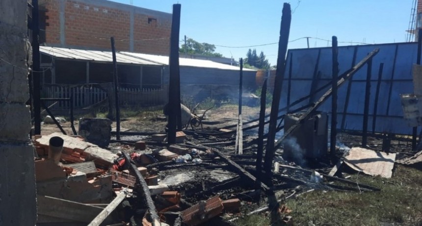 La Plata: una familia perdió su casa en un incendio y piden ayuda urgente