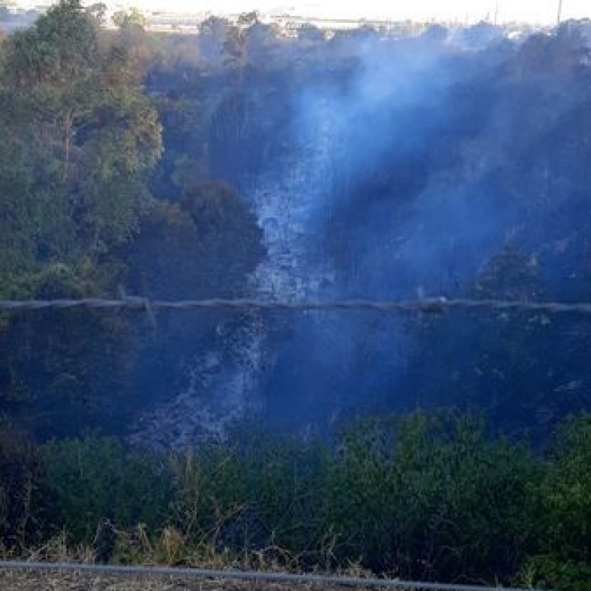 LOS INCENDIOS EN BALDÍOS Y EN CANTERAS SIGUEN PREOCUPANDO A HABITANTES DE LA PLATA 