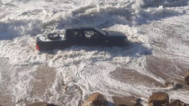Encuentran asesinada a una joven en un pozo ciego y buscan a su pareja en Batán