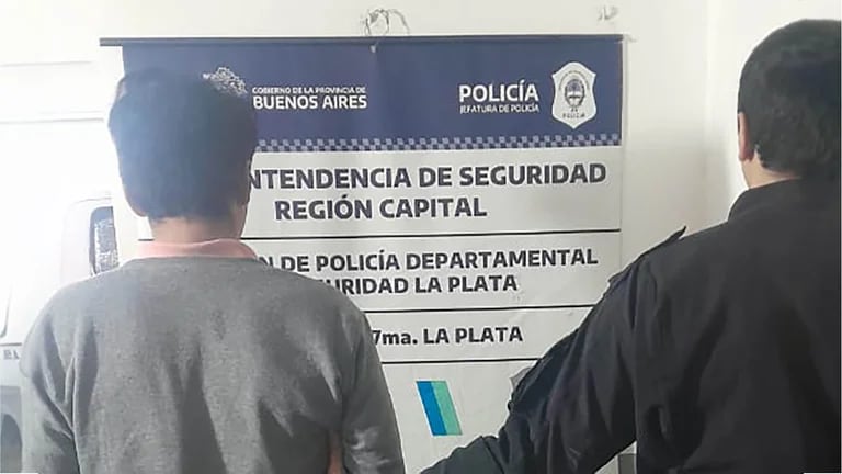 Abusan de un hombre con retraso madurativo y vecinos atrapan y entregan al acusado a la policía