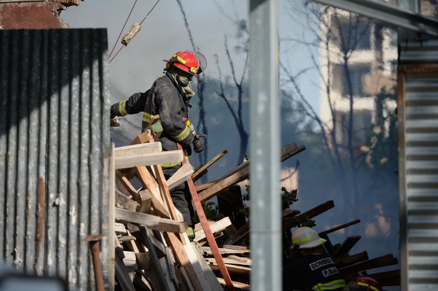 Un hombre murió al incendiarse su precaria vivienda de madera en La Plata