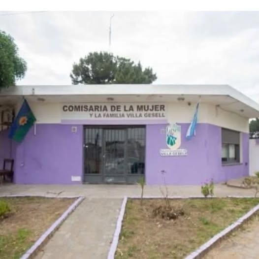 Villa Gesell🔴Una mujer denunció  a su pareja por violencia frente a sus hijos. 