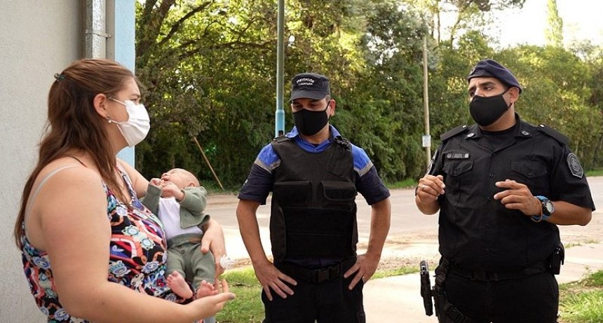 ESCOBAR: Dos oficiales de Policía le salvaron la vida a un  bebé