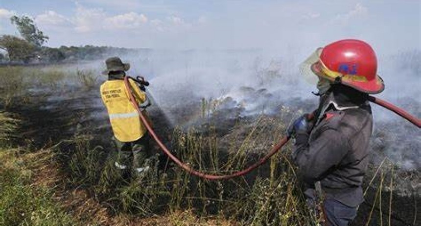 Se registra humo en varias provincias por focos de incendios activos en el país