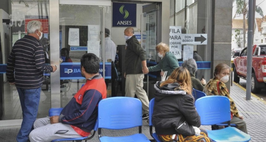 Cobran hoy los jubilados y pensionados con ingresos hasta $ 32.664 y DNI terminado en 9