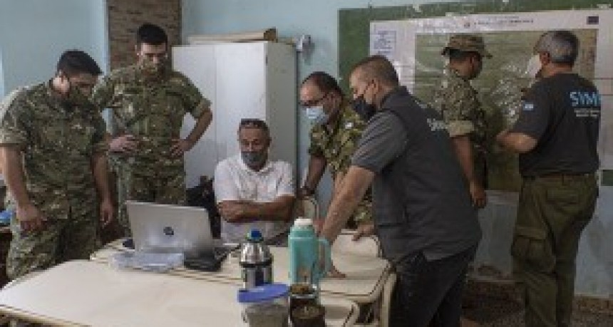 Defensa y Ambiente coordinaron con autoridades correntinas la lucha contra los incendios