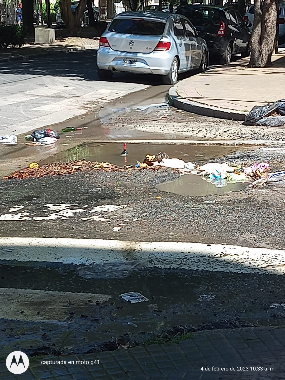 Denuncian un cráter en 13 y 63 en La Plata.