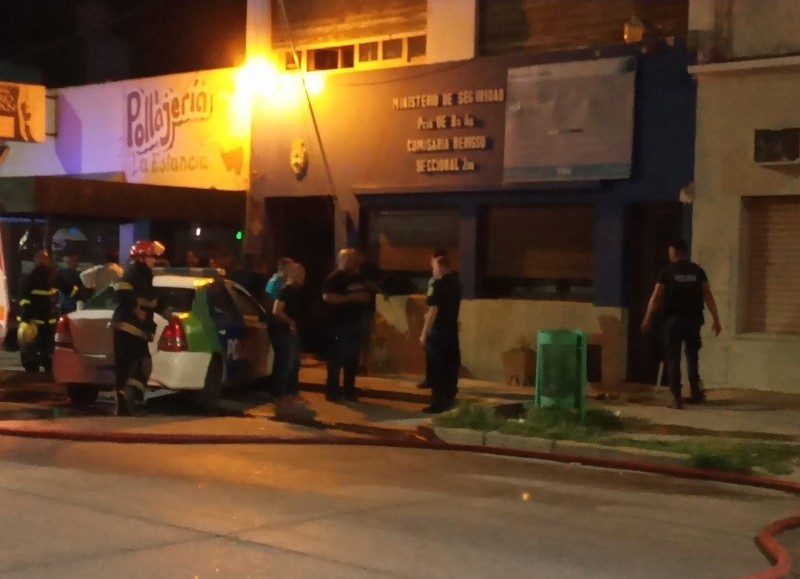 Dieciséis presos intentaron fugarse de una comisaría en Berisso: dos policías están graves