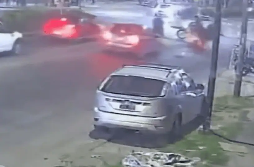 Motochorros mataron a un policía que hacía delivery en José C.