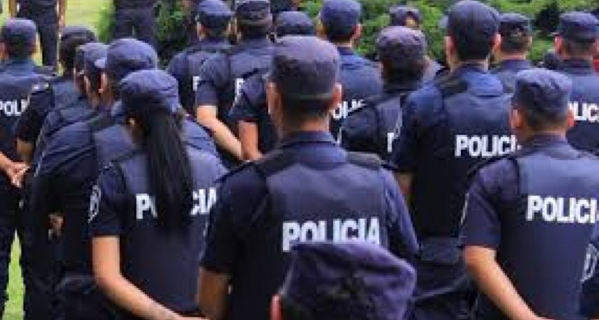 LA PLATA, LOS HORNOS: SE HCIERON PASAR POR POLICIAS Y ROBARON EN UNA CASA
