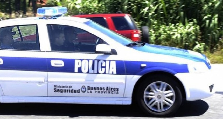 Detienen a dos hombres tras un tiroteo con un policía que salió a defender a una mujer de un robo