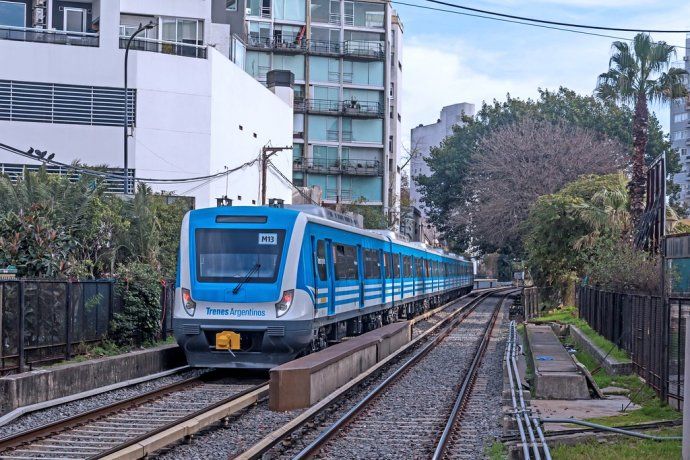 La policía detuvo a un hombre que amenazaba con hacer explotar una granada en la estación de Flores