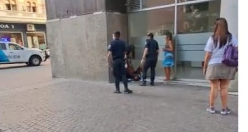 Apuñalaron en Peatonal San Martín a un hombre a metros de donde asesinaron a Lucio Garay