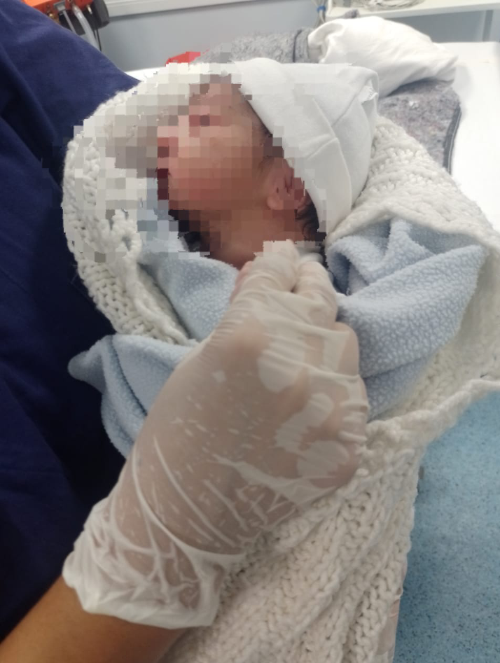 CORDOBA - B° PANAMERICANO  ENCONTRO UNA BEBE RECIEN NACIDA ABANDONADA EN LA VEREDA, LA LLEVO URGENTE AL HOSPITAL