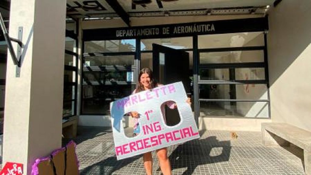 Se recibió la primera ingeniera aeroespacial del país en la Universidad Nacional de La Plata
