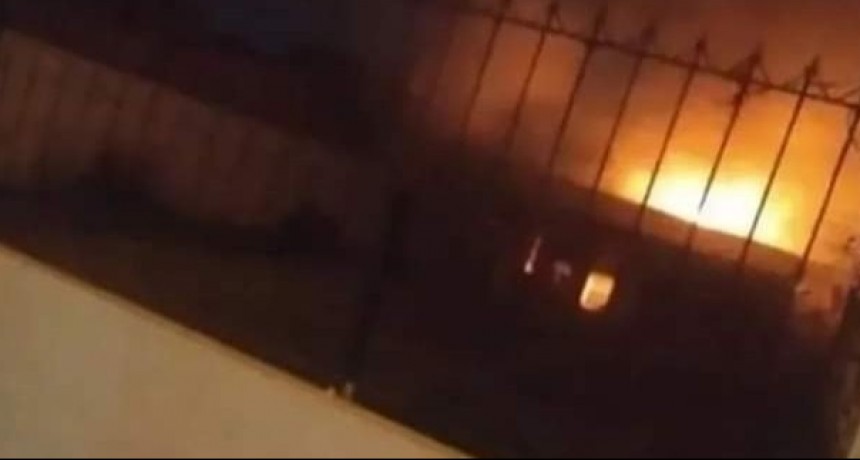 PRENDIERON FUEGO LA CASA DE UNA AUXILIAR ACUSADA DE ABUSO EN UN JARDÍN DE INFANTES