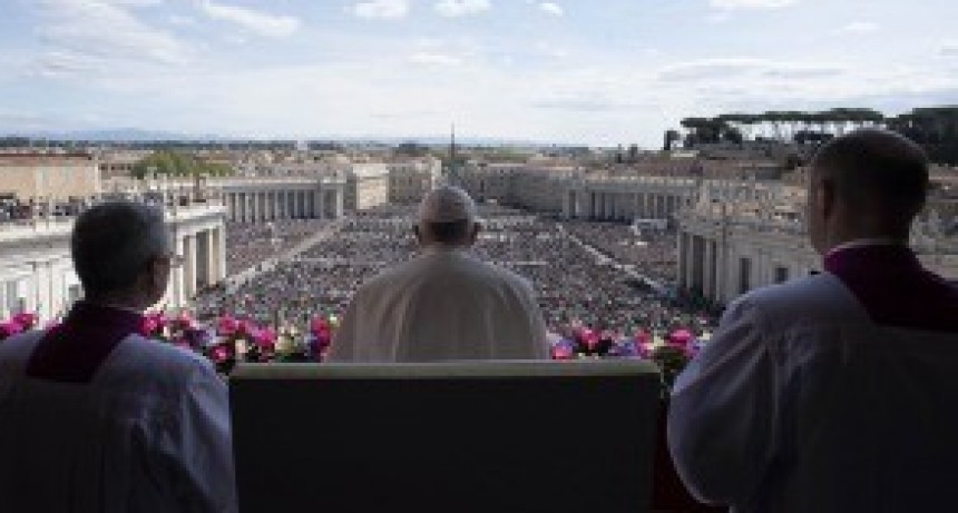 En su mensaje de Pascua, el Papa pidió paz y advirtió por las consecuencias de la guerra en Ucrania