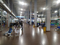 Una mujer con discapacidad fue abandonada por su pareja en una terminal de Santa Fe