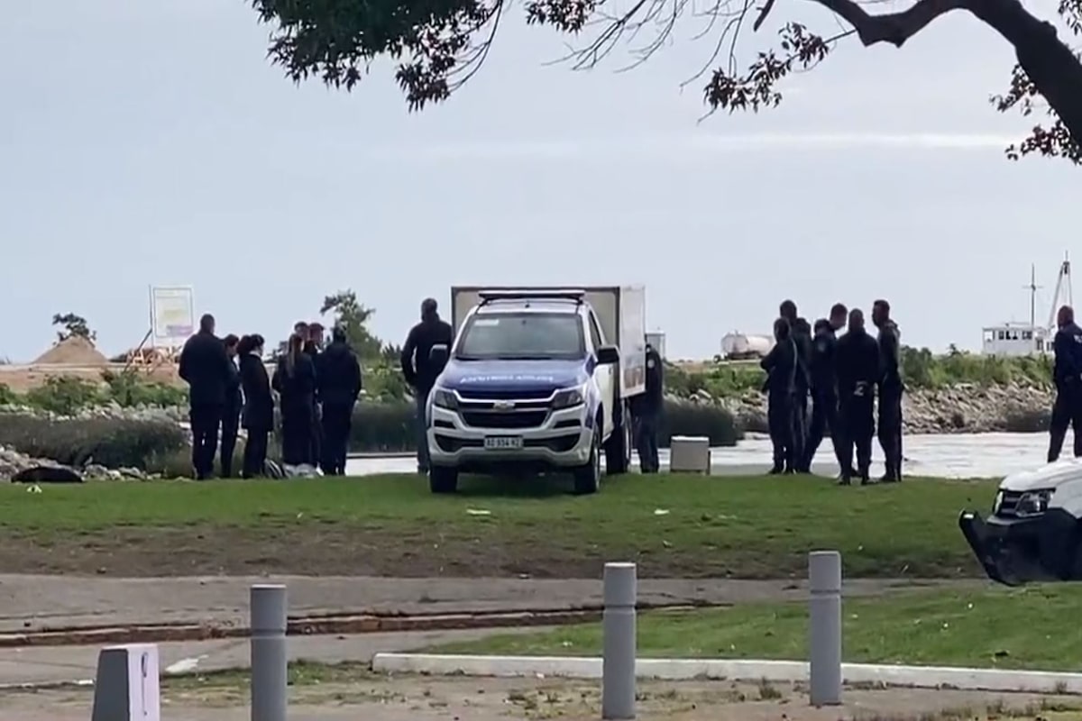 El joven hallado en la orilla del río de Quilmes fue ahorcado e investigan el móvil del crimen