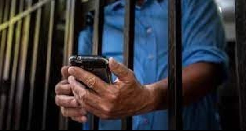 El call center tumbero: sexo, estafas, amenazas y el cuento del tío de moda de los presos