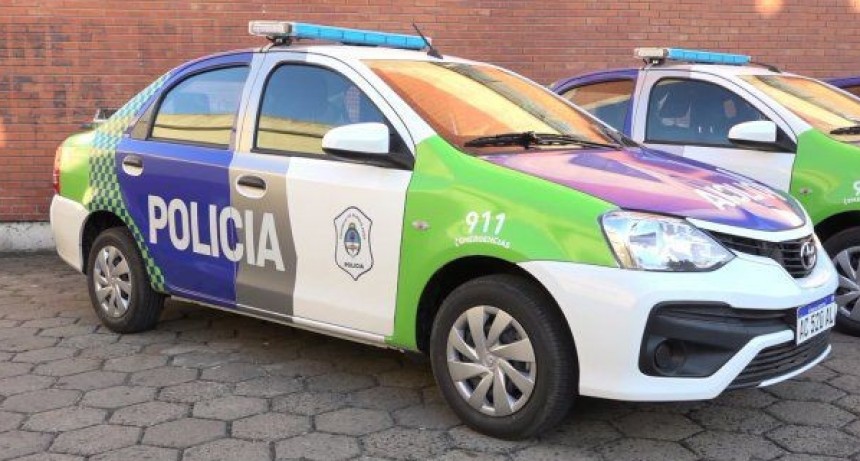   Cuatro delincuentes armados le robaron el auto a una pareja de jubilados en Lanús