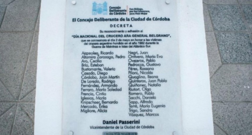 Colocaron una placa para héroes de Malvinas pero pusieron los nombres de los concejales