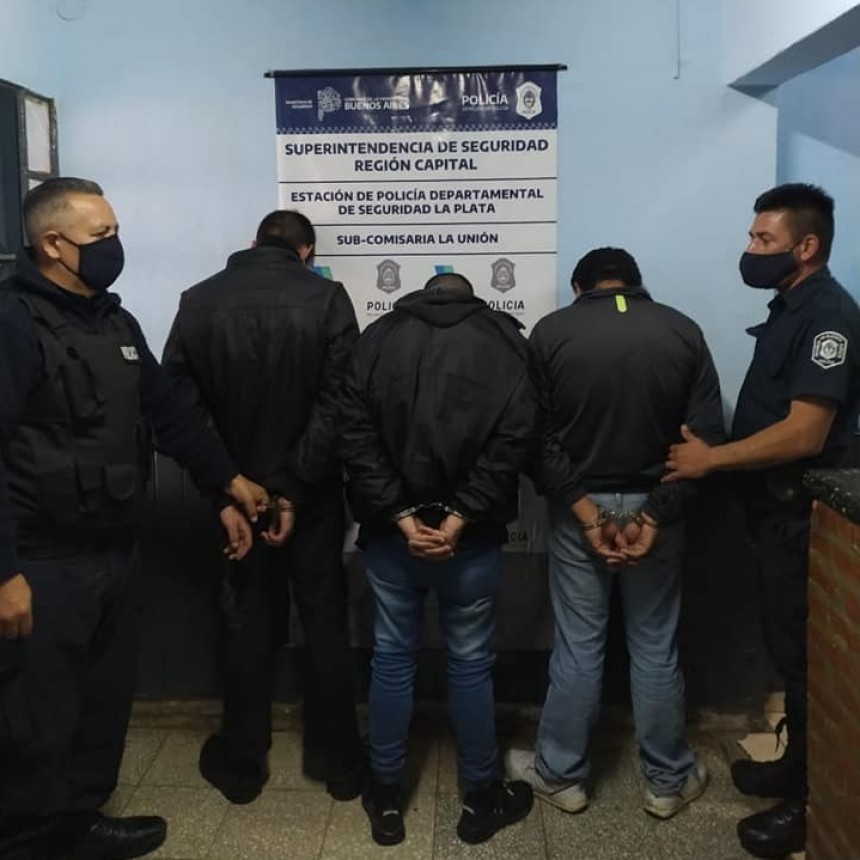 Detienen a falsos policías por querer usurpar una casa en La Unión