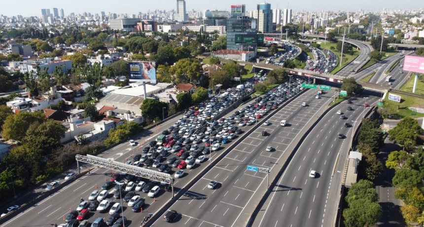El 90 por ciento de los conductores del AMBA no respetan distancia mínima en autopistas