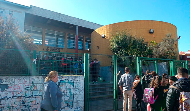 Tiraron gas pimienta en un colegio de Mar del Plata y tres estudiantes debieron ser hospitalizados