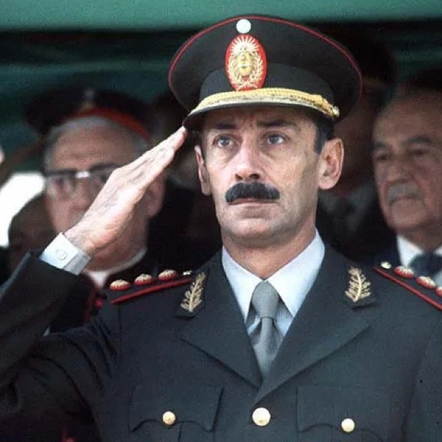 Videla, el dictador que confesó atrocidades, vivía congelado en el tiempo y murió sentado en el inodoro
