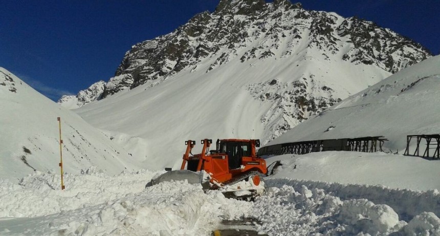 Hay alertas por tormentas, nevadas y vientos Zonda en siete provincias del país