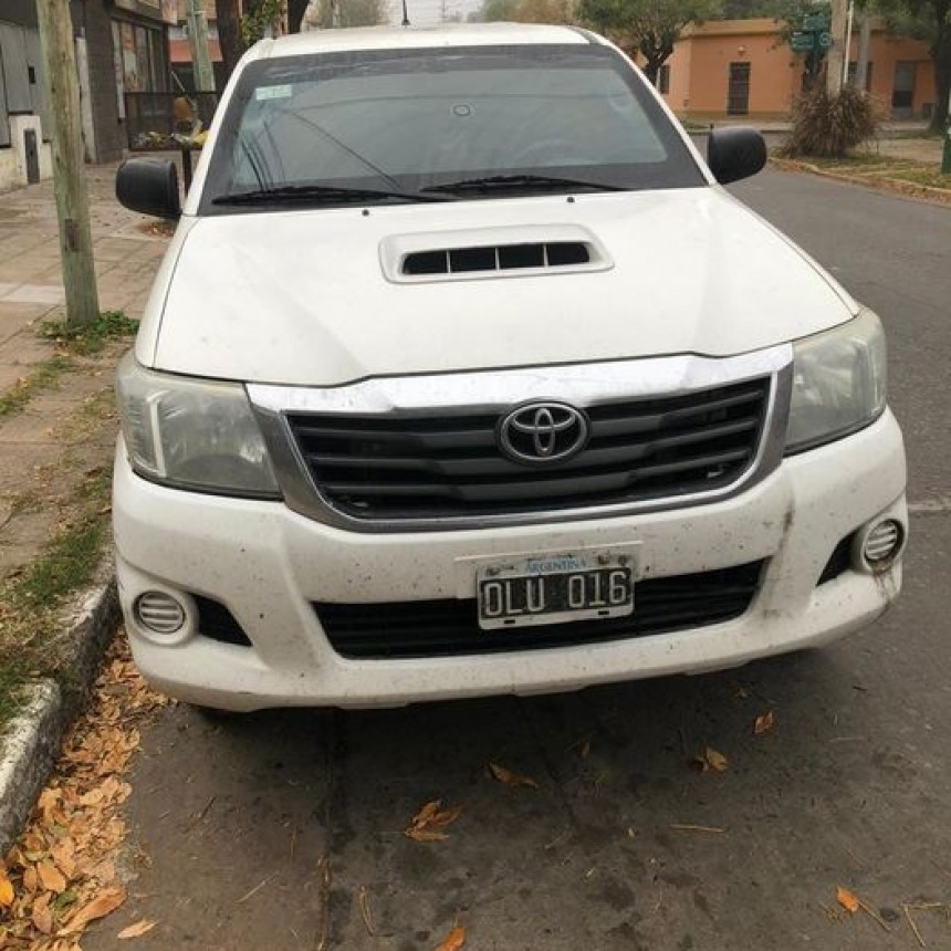 ROBARON LA CAMIONETA AL DIRECTOR DE REENTRENAMIENTO DE LA POLICIA PROVINCIA DE BUENOS AIRES.