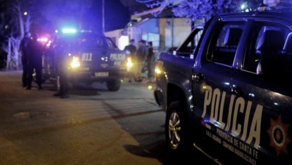 Acribillan a balazos a un joven cuando trotaba en Rosario y dejan un mensaje mafioso