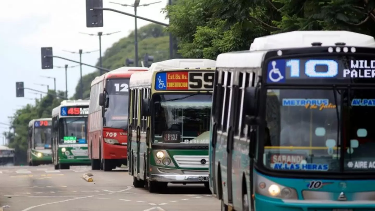 Paro de choferes de colectivos de corta y media distancia desde medianoche por demandas salariales