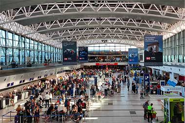 Evacuaron un avión de Aerolíneas Argentinas que iba a Miami por una amenaza de bomba