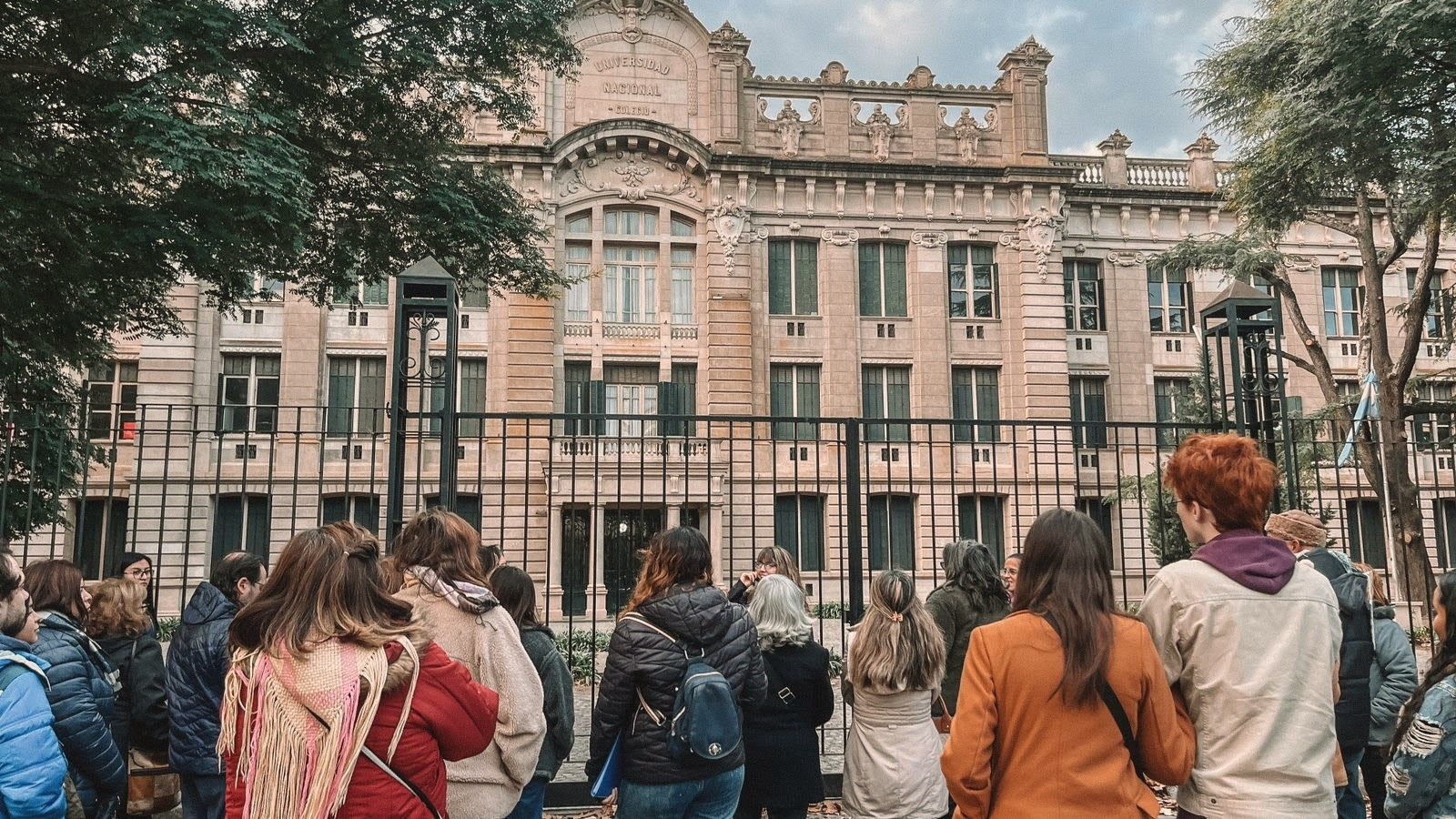 La Plata propone un circuito turístico en bus para revivir la historia y el legado de René Favaloro