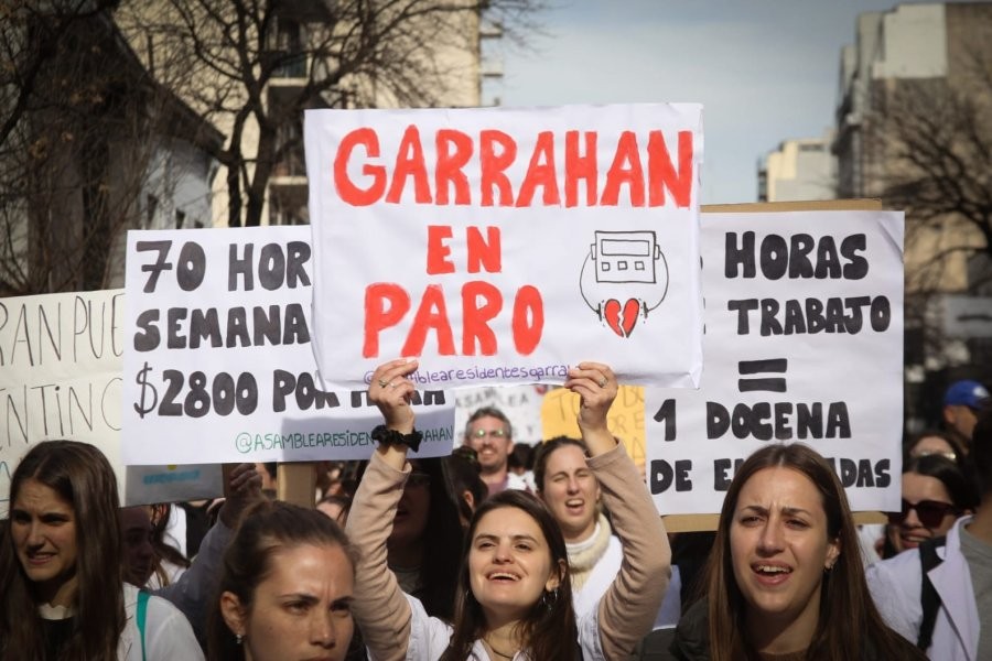 El Hospital Garrahan, según las mamás de sus pacientes: “Dios está en todas partes, pero te salva la vida de un hijo acá”
