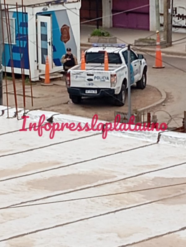 SI LOS POLIC&Iacute;AS QUIEREN POSAR PARA LA FOTO QU&Eacute; VALLAN A UNA AGENCIA DE MODELOS