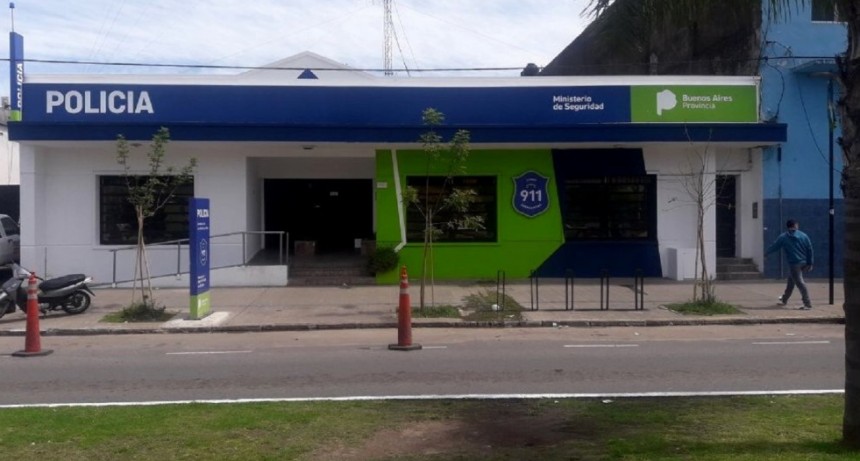 En una comisaría de La Plata: robaron chalecos, balas y hasta test de COVID