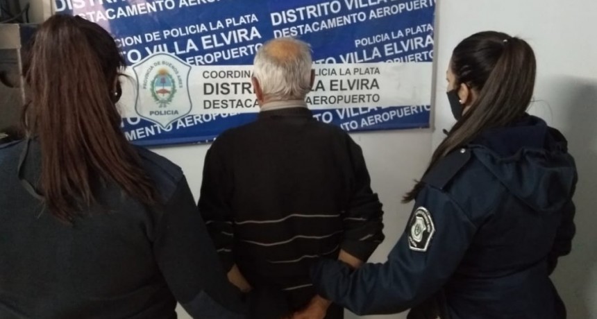 Una mujer que repartía folletos escuchó las quejas del menor y avisó a la policía