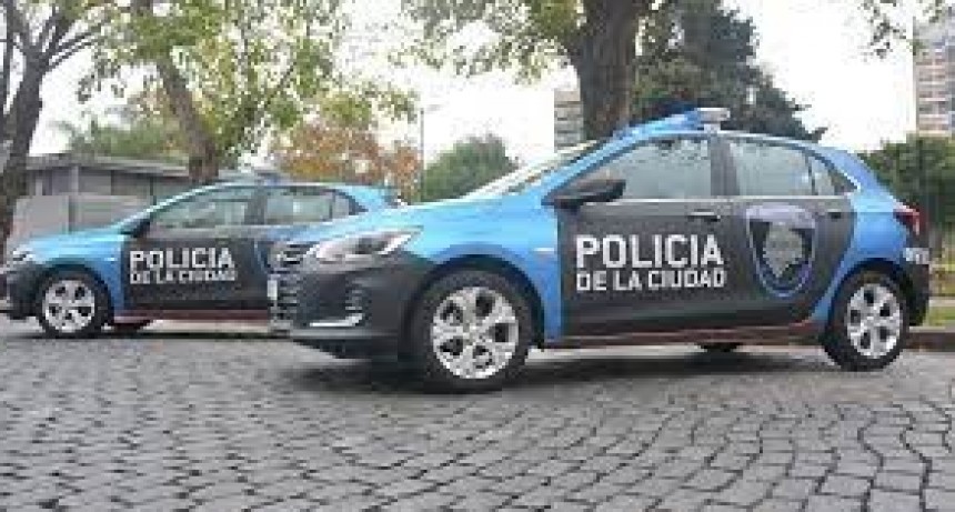 Delincuentes balean a un policía porteño en Lanús tras un asalto y tiroteo