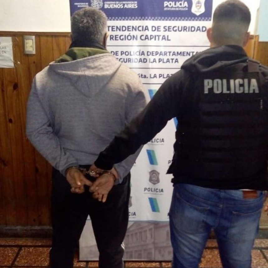 Con una machete, lastimó al novio de su sobrina y fue detenido en Tolosa