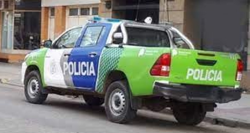 Un policía resultó herido de un balazo y detuvieron a una joven, también efectivo de la misma fuerza