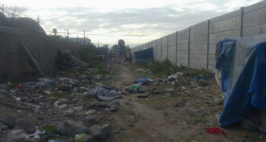 A 200 metros de CABA  el Barrio ACUBA donde existe la Pobreza extrema y el Hambre  en Lanús. Corresponsal Dario Lopez