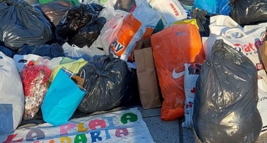 La Plata: la colecta de abrigos llenó de solidaridad la Plaza Moreno