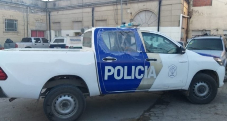 Llaman advirtiendo sobre un hecho y reciben el móvil a piedrazos