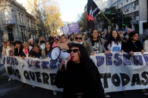 Una multitud marchó en La Plata con la consigna 