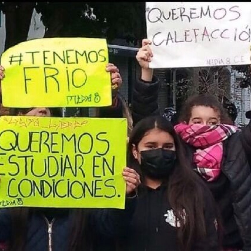 Siguen los frazadazos en las escuelas de La Plata