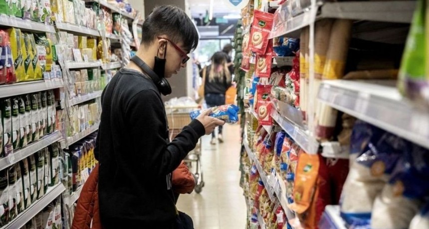 Una familia necesitó $100 mil para no caer en la pobreza
