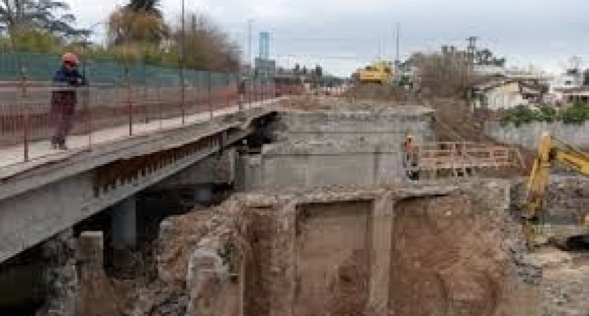 El ministro Alak anunció la obra del nuevo puente sobre el arroyo El Gato en la ciudad de La Plata